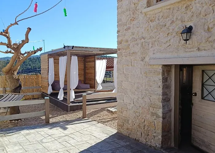 Agios Ioannis Stone With Private Pool & Hydro-massage Ferienhaus